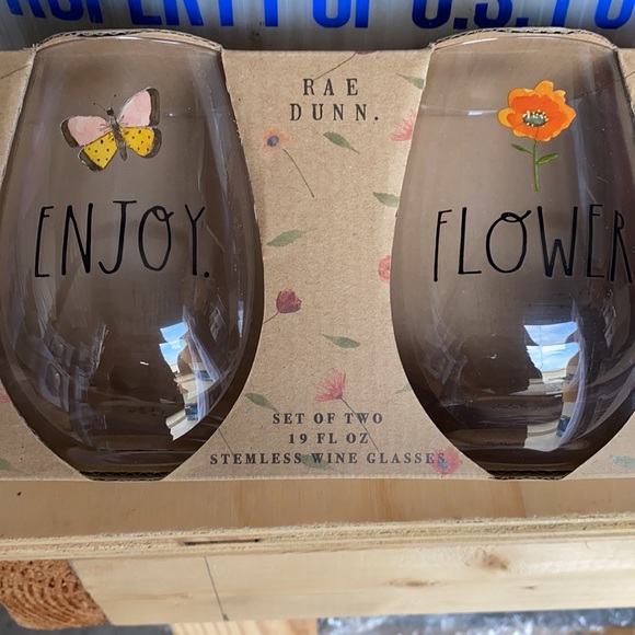 Set of 2 Rae Dunn Stemless Wine Glasses in Box - Picture 2 of 3